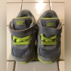 Nike- children’s size 4C in grey and bright green